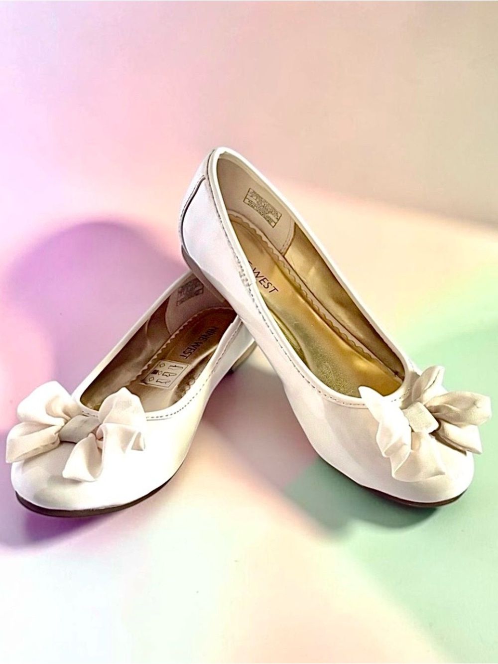 Nine West Bow Flats Cream Patent Girls Size 2 Excellent Condition